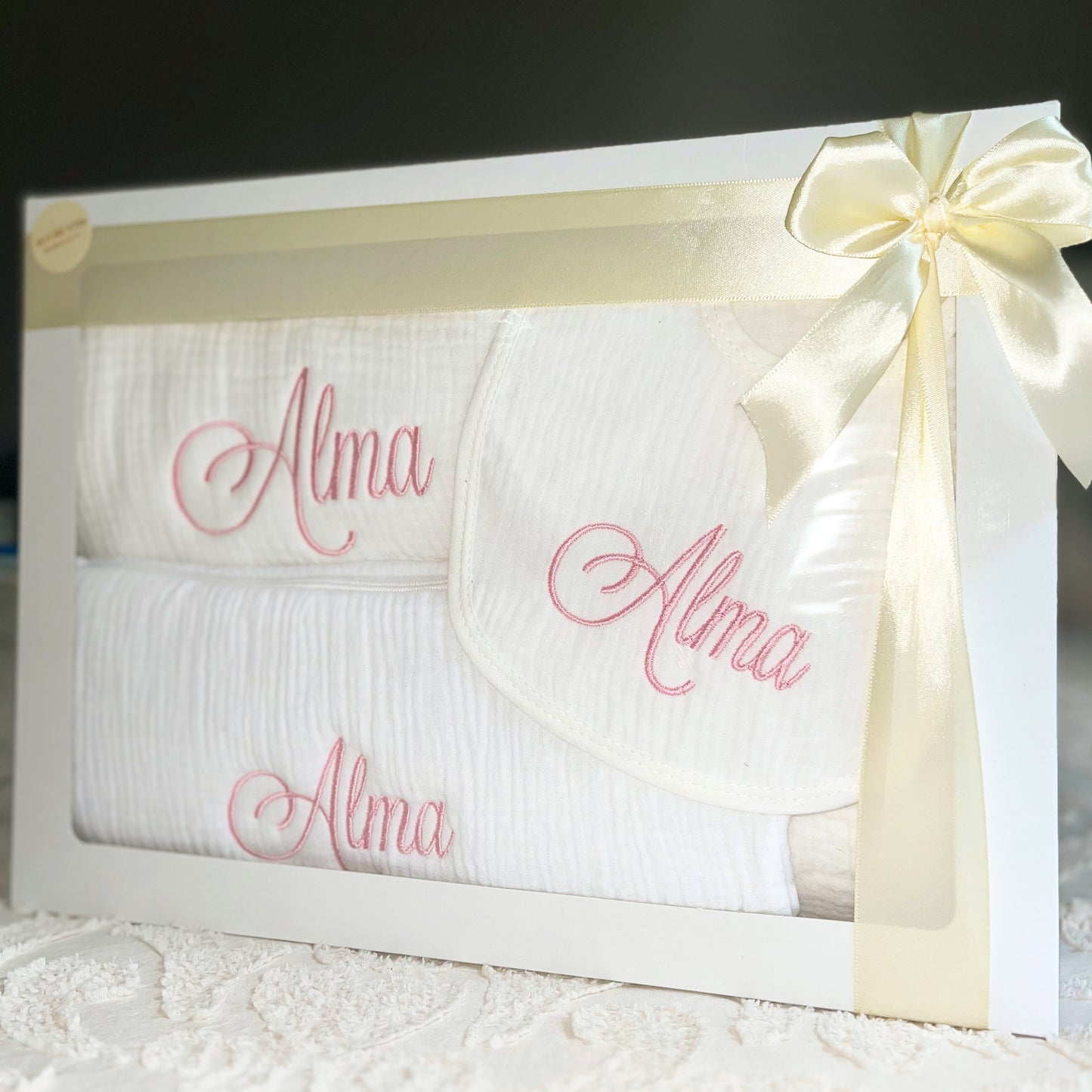 Coffret couverture trousse et bavoir brodé personnalisé
