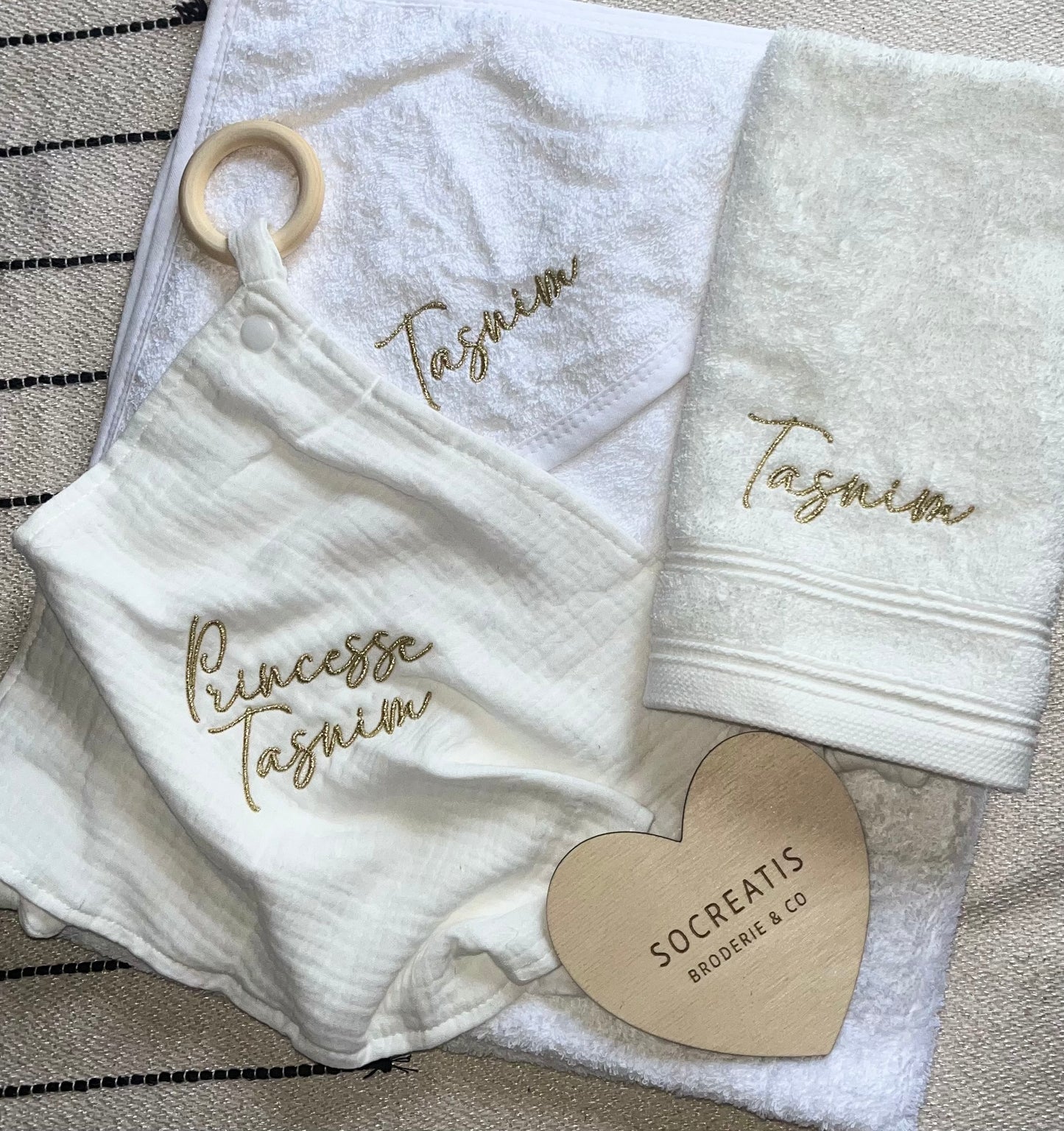 Coffret cape serviette et doudou brodé personnalisé