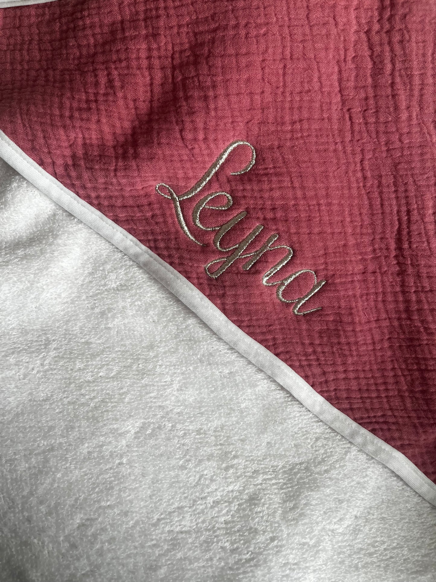 Cape de Bain bébé brodé personnalisée