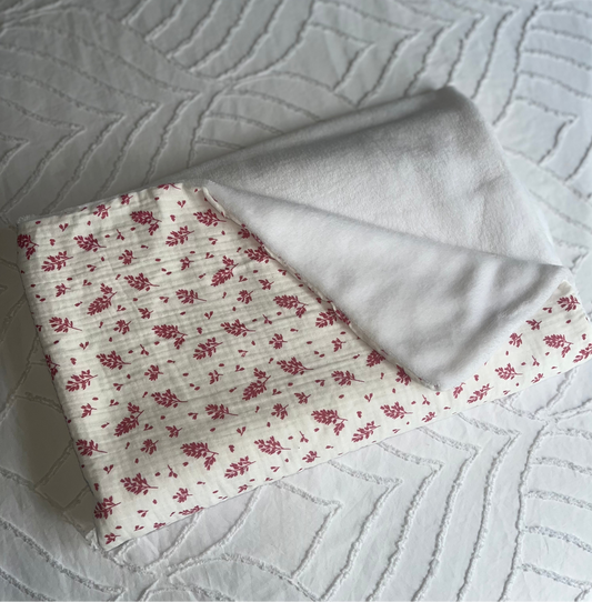 couverture blanche feuillage rose avec broderie personnalisée 
