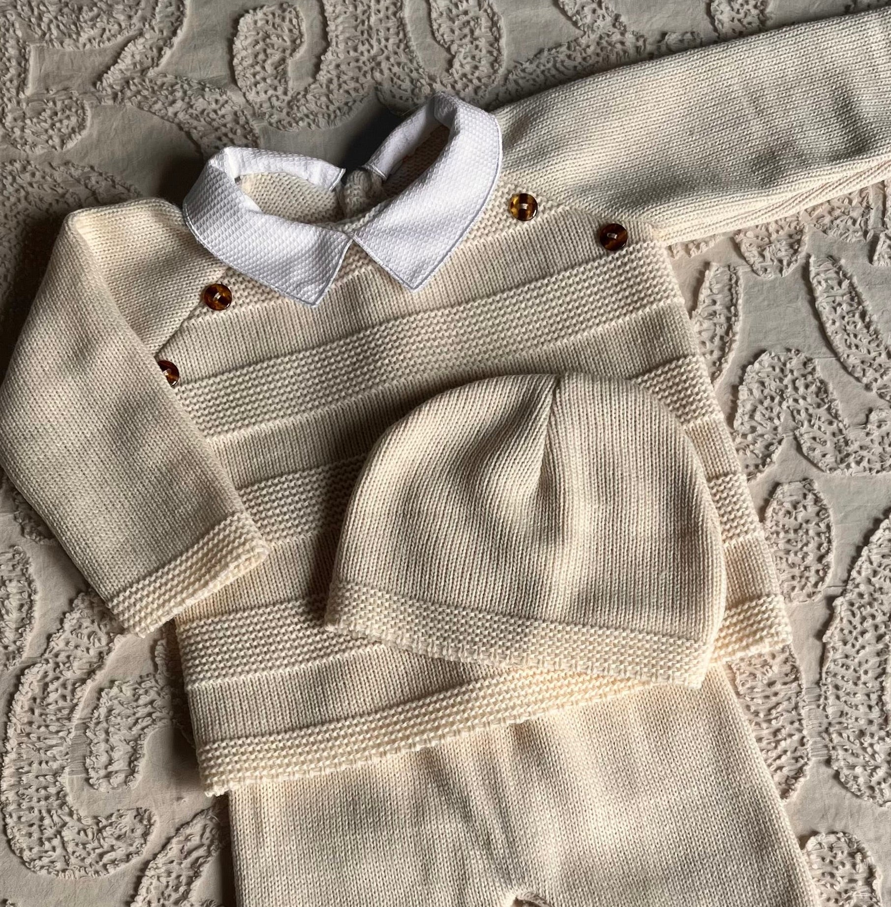 Ensemble naissance brodé personnalisé sur col 